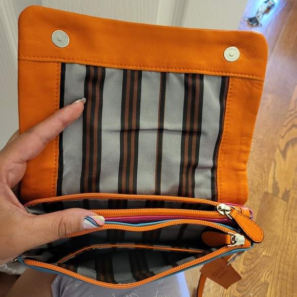 Danier cross body - Picture 5 of 5